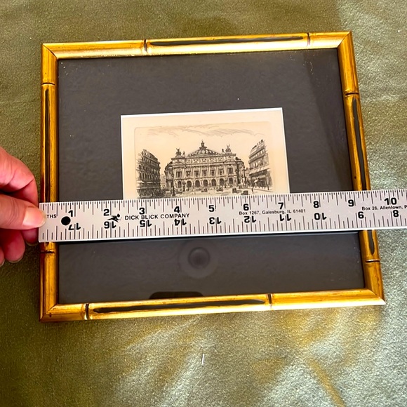 Ooh la la! A beautiful pair of custom framed lithographs of French landmarks. - Picture 9 of 15